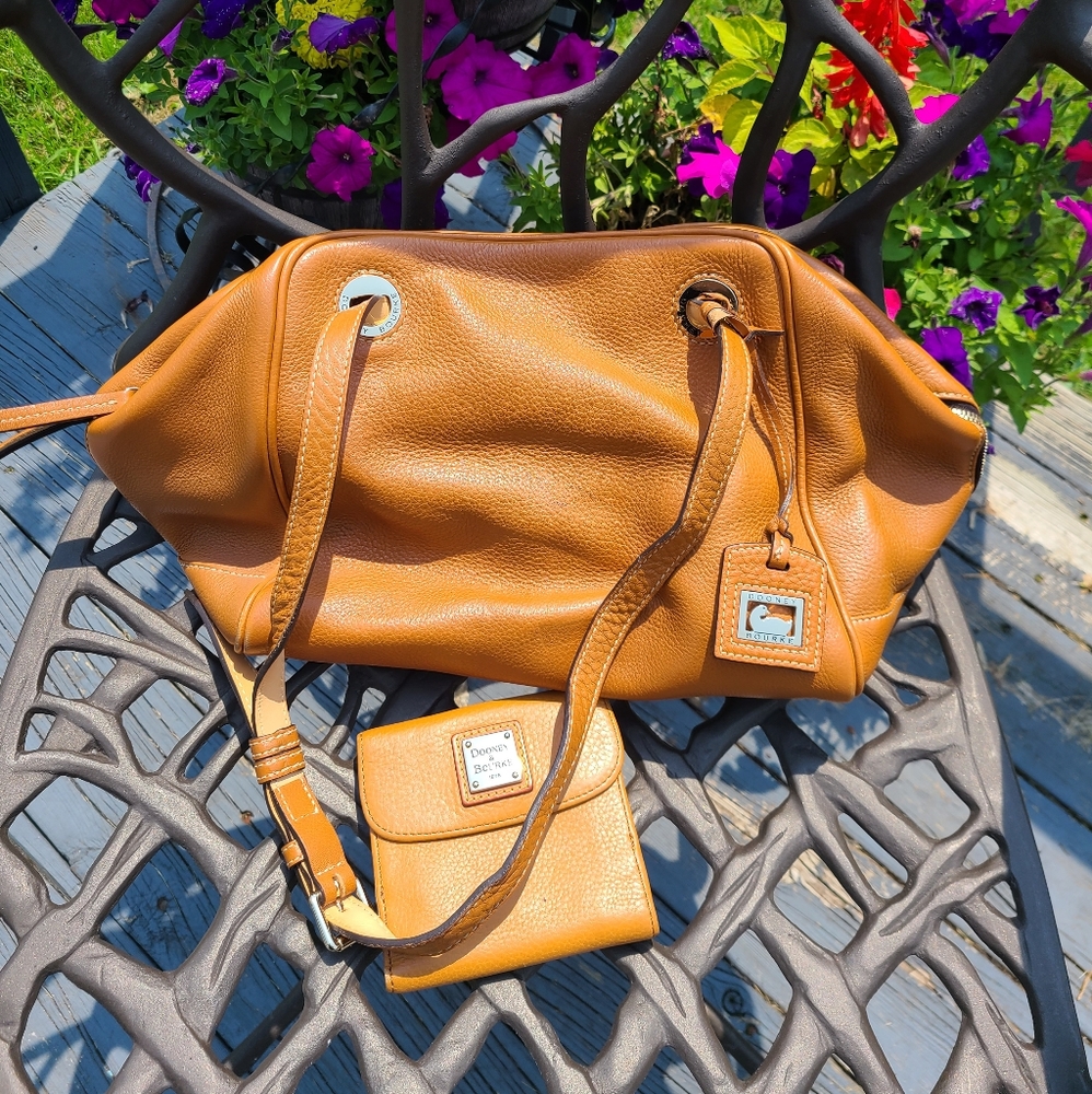 🧡 SOLD SOLD Dooney Caramel Pebble Leather satchel